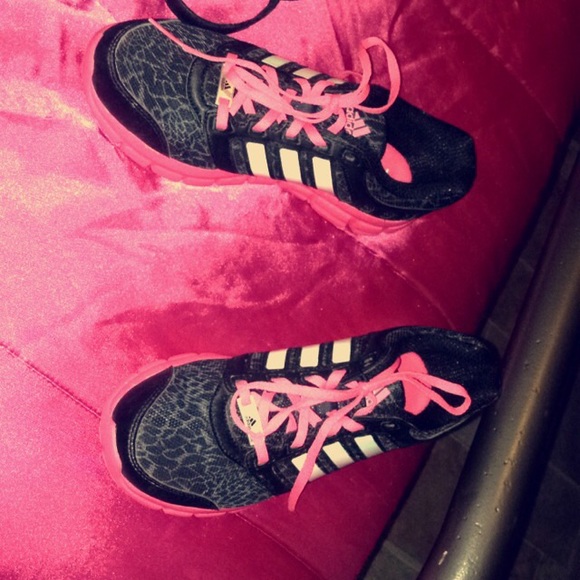 worn once, perfect condition tennis shoes