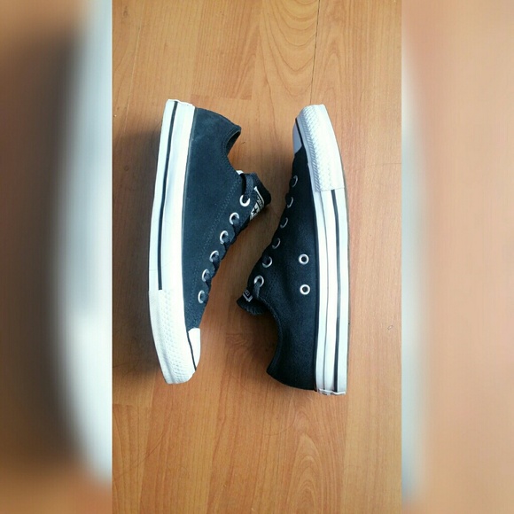Dark navy blue/black converse