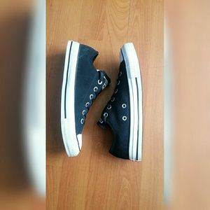 Dark navy blue/black converse
