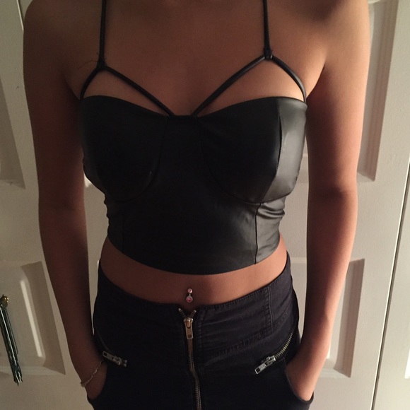 LEATHER BUSTIER CROSS CROP