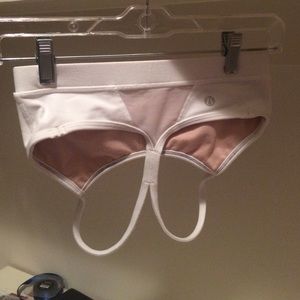 Lululemon sports bra size 4