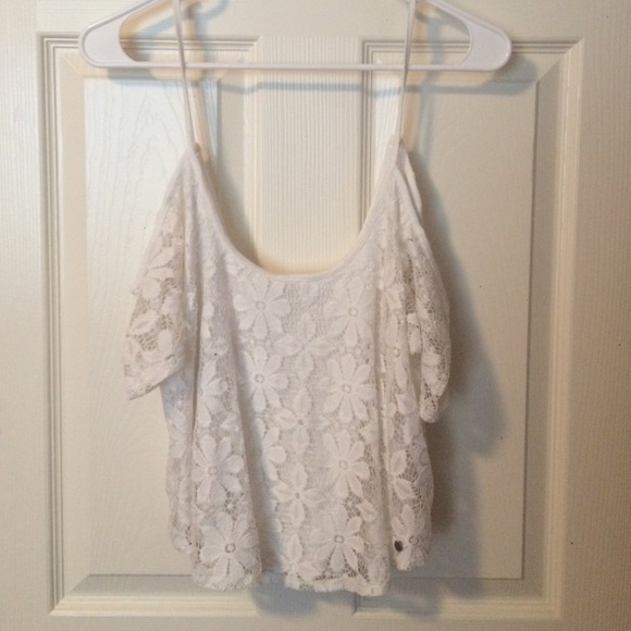 Abercrombie & Fitch Tops - Abercrombie & Fitch lace crop top