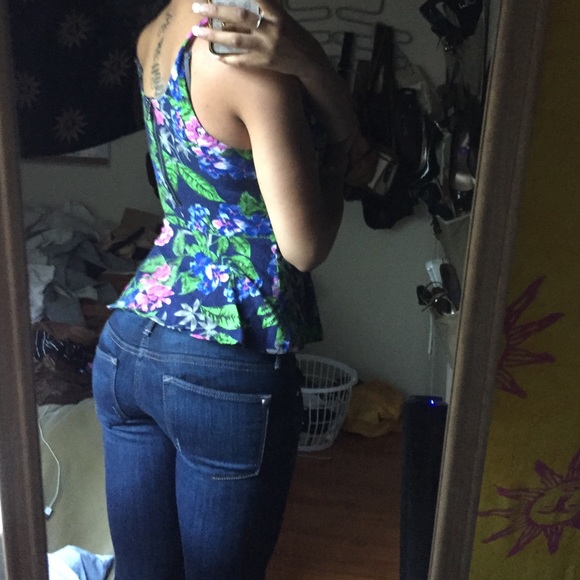 🚫🚫sold🚫🚫Floral peplum - Picture 2 of 3