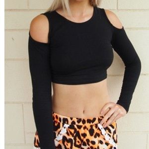 Cut out shoulder crop top