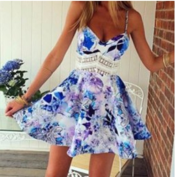 Dresses & Skirts - Beautiful floral dress!