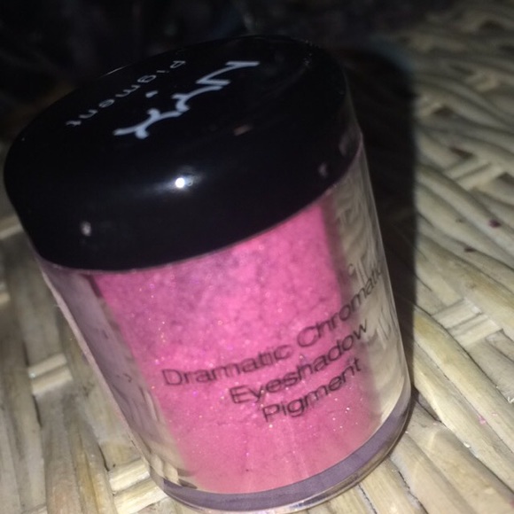 Nyx pink eye pigment