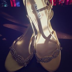 Elegant Gold Occasion Sandals
