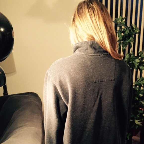 Large Gray ARROW Pullover - Picture 2 of 4