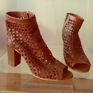 Basket weave botties