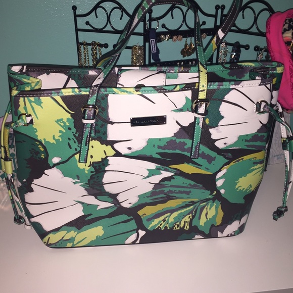 New York & co. Large floral green tote. BRAND NEW