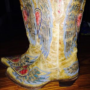 Corral vintage heart and wing boots size 7