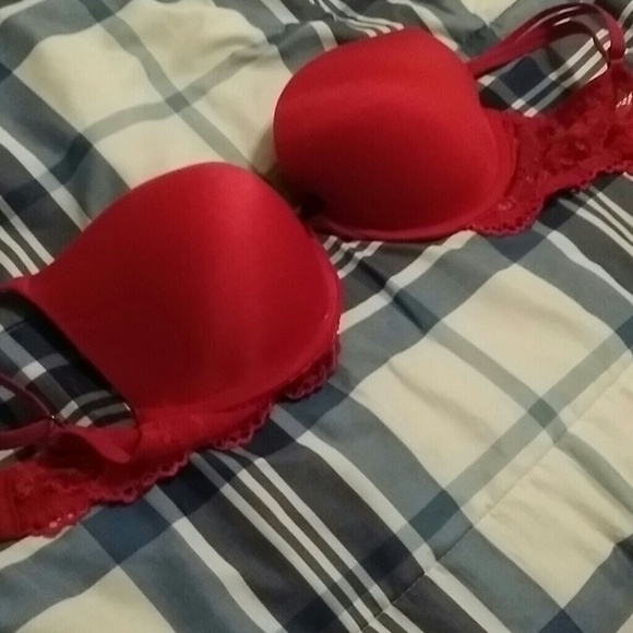 Victoria Secret 36D plunge push up. NWOT