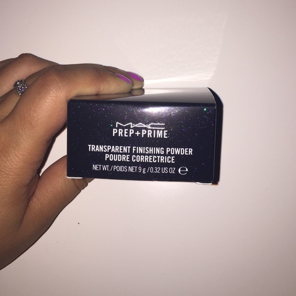 Mac Prep+Prime Transparent Finishing Powder.