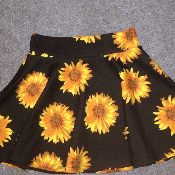 UK2LA Skirt
