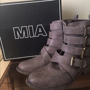 MIA boots