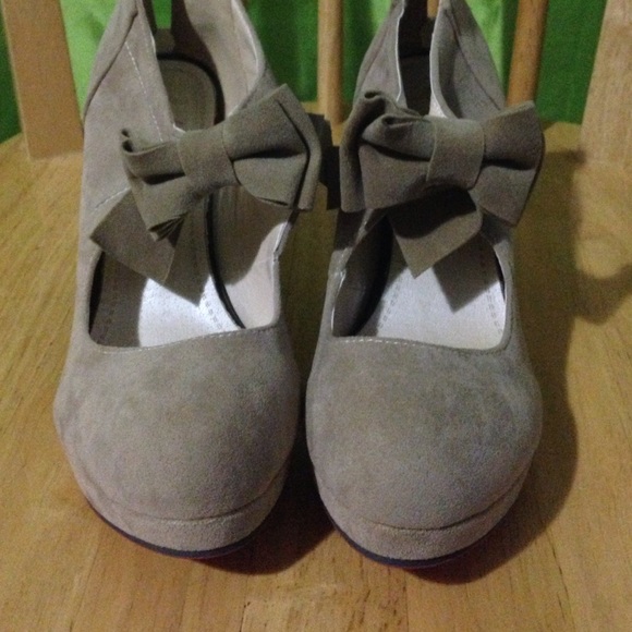 Camel Color High Heel Shoe - Picture 4 of 4