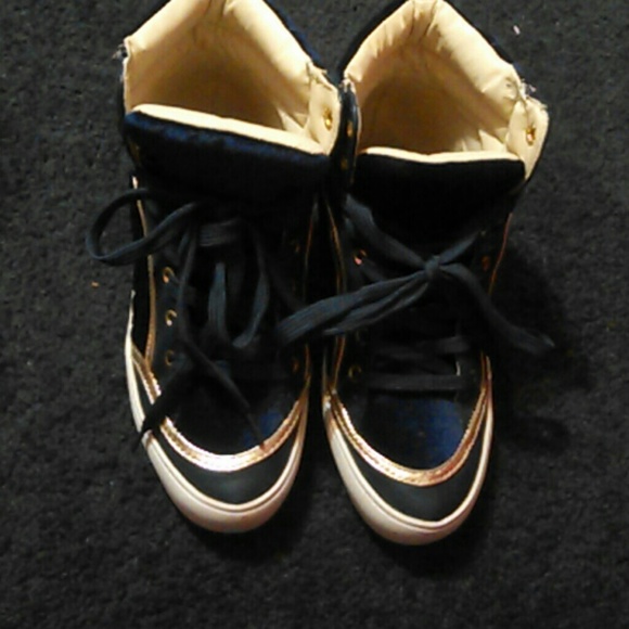 Velour navy blue sneaker