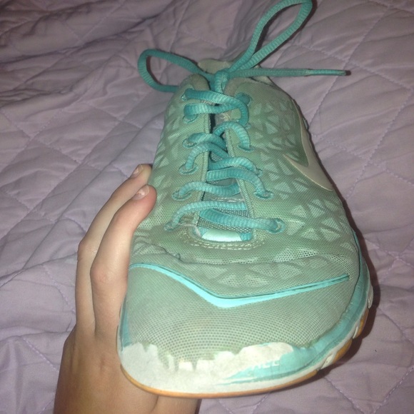 Blue nike free fit tennis shoes size 7 - Picture 3 of 4