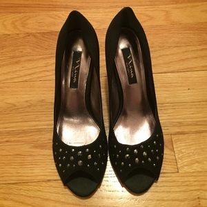 Size 9 black Nina New York pumps