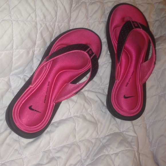 Nike comfort footbed flip flops woman's size 8