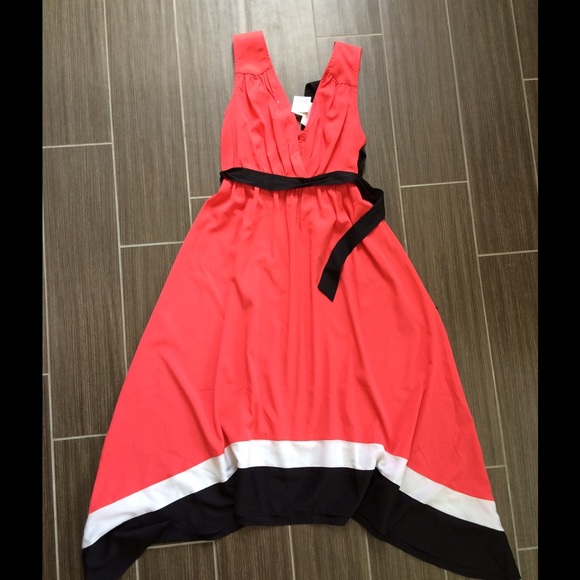 Destination Maternity handkerchief dress small