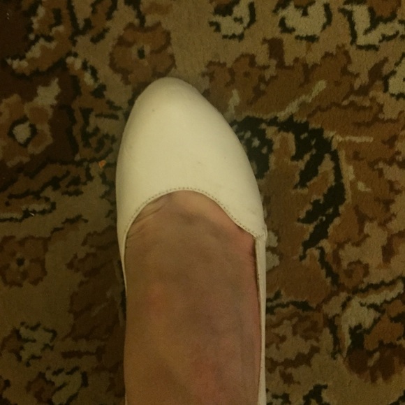 White leather shoes - Picture 2 of 3