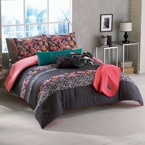 Roxy Samantha Floral Reversible Bed set
