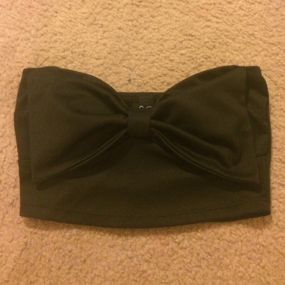 Black bow crop top