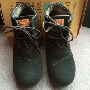 Toms suede lace up desert wedge shoe