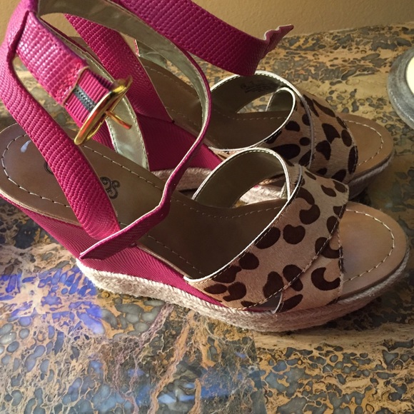 Carlos wedges