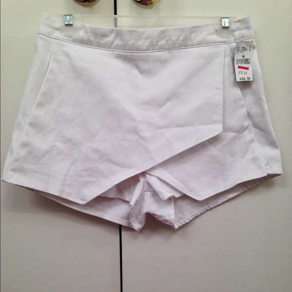 NWT White Skort