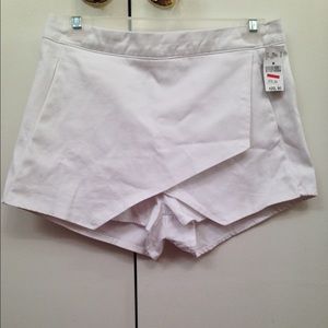 NWT White Skort