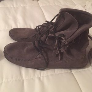 Minnetonka fringe low booties