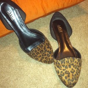 💛🐯 w/ black piping pointed flat