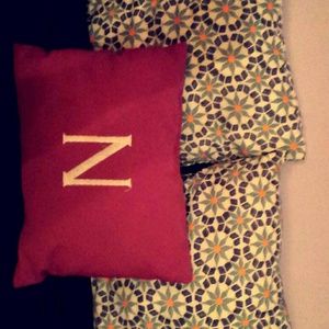 Cute throw pillows !