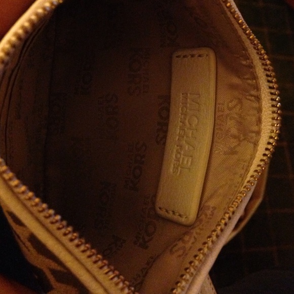 Michael kors wristlet - Picture 3 of 4