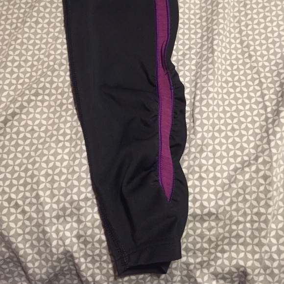 New Balance Leggings with purple stripe - Picture 3 of 3