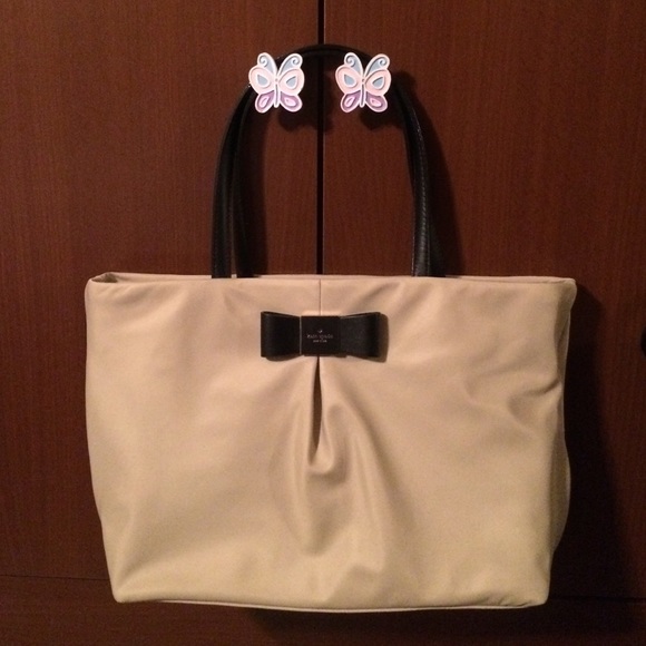 ♠NWOT--Nylon Khaki Tote