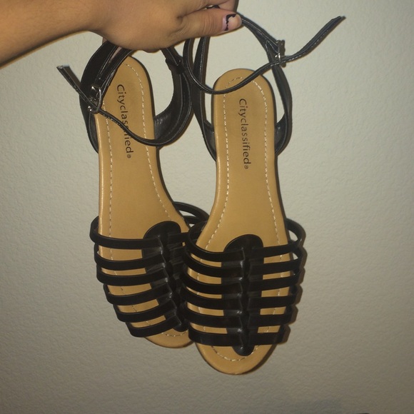 Black ankle strapped sandals - Picture 1 of 1