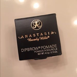 Anastasia Beverly Hills Dip-brow pomade