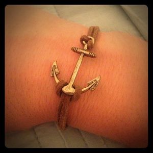 Anchor bracelet, so cute!