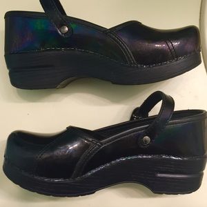 ⚡️️Price Drop!!⚡️💥Black oil slick Danskos💥