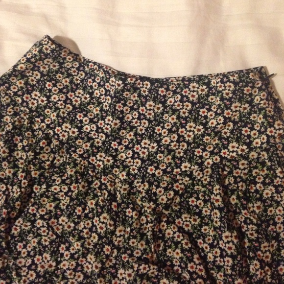 Floral shorts - Picture 2 of 2
