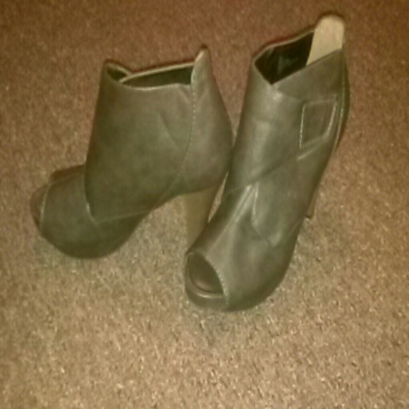 Size 7 brown leather heels