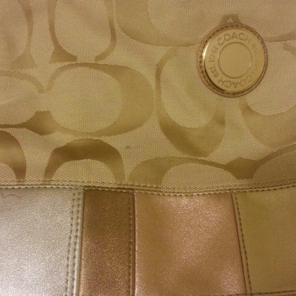 Coach purse - Picture 3 of 4