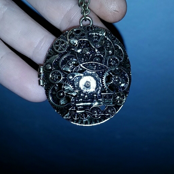 Steampunk Keepsake Pendant