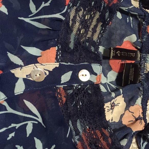 Loose fitting Blouse - Picture 2 of 3