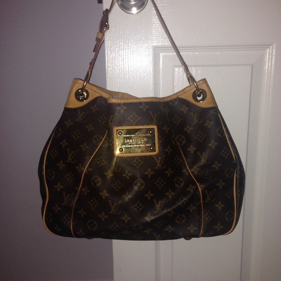 Louis Vuitton Handbags - Authentic Louis Vuitton Galliera PM monogram Bag
