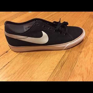 NWT! Nike shoes
