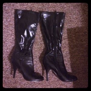 Steve Madden (inside leg zip) boots with heel